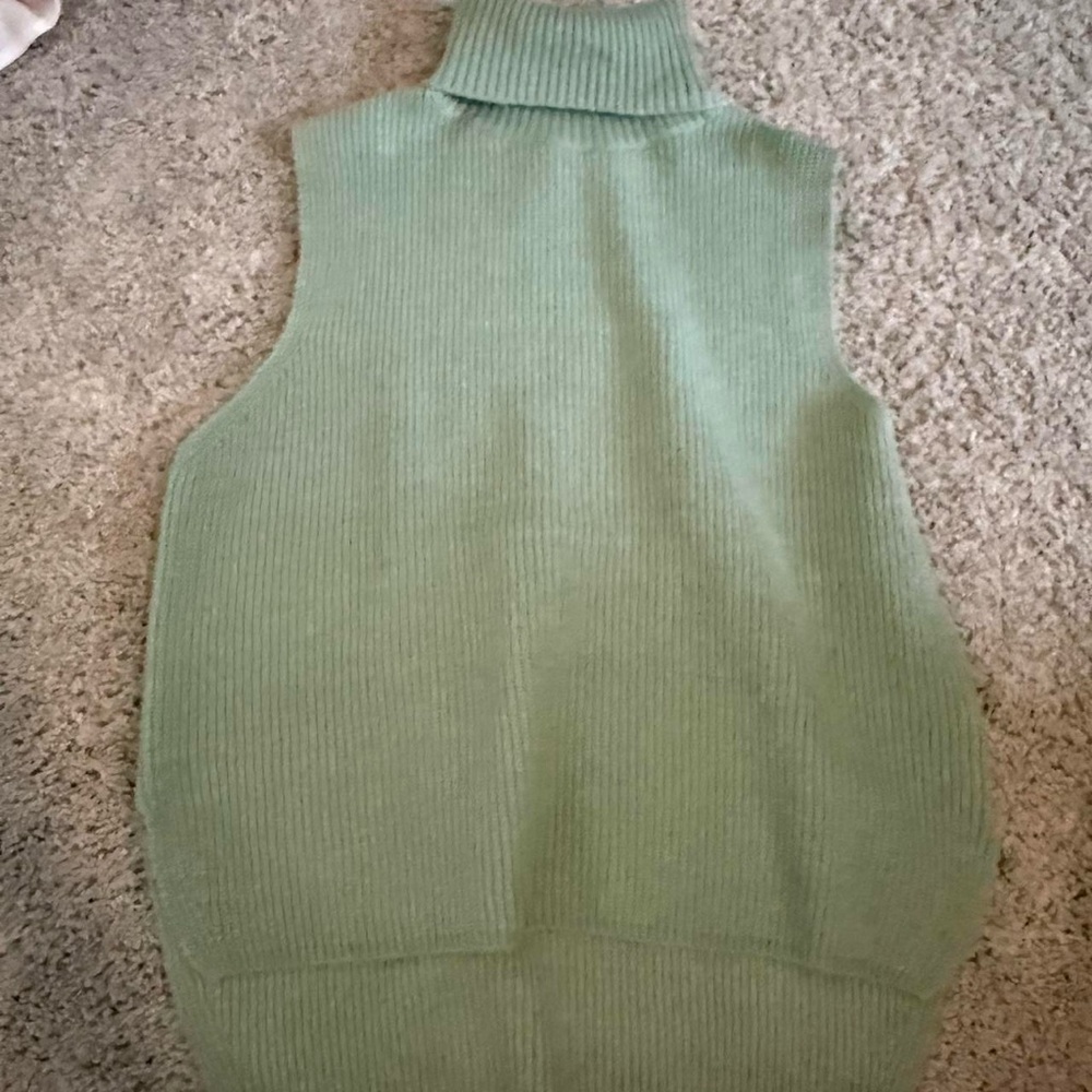 Double Zero Mint Sleeveless Turtleneck Sweater